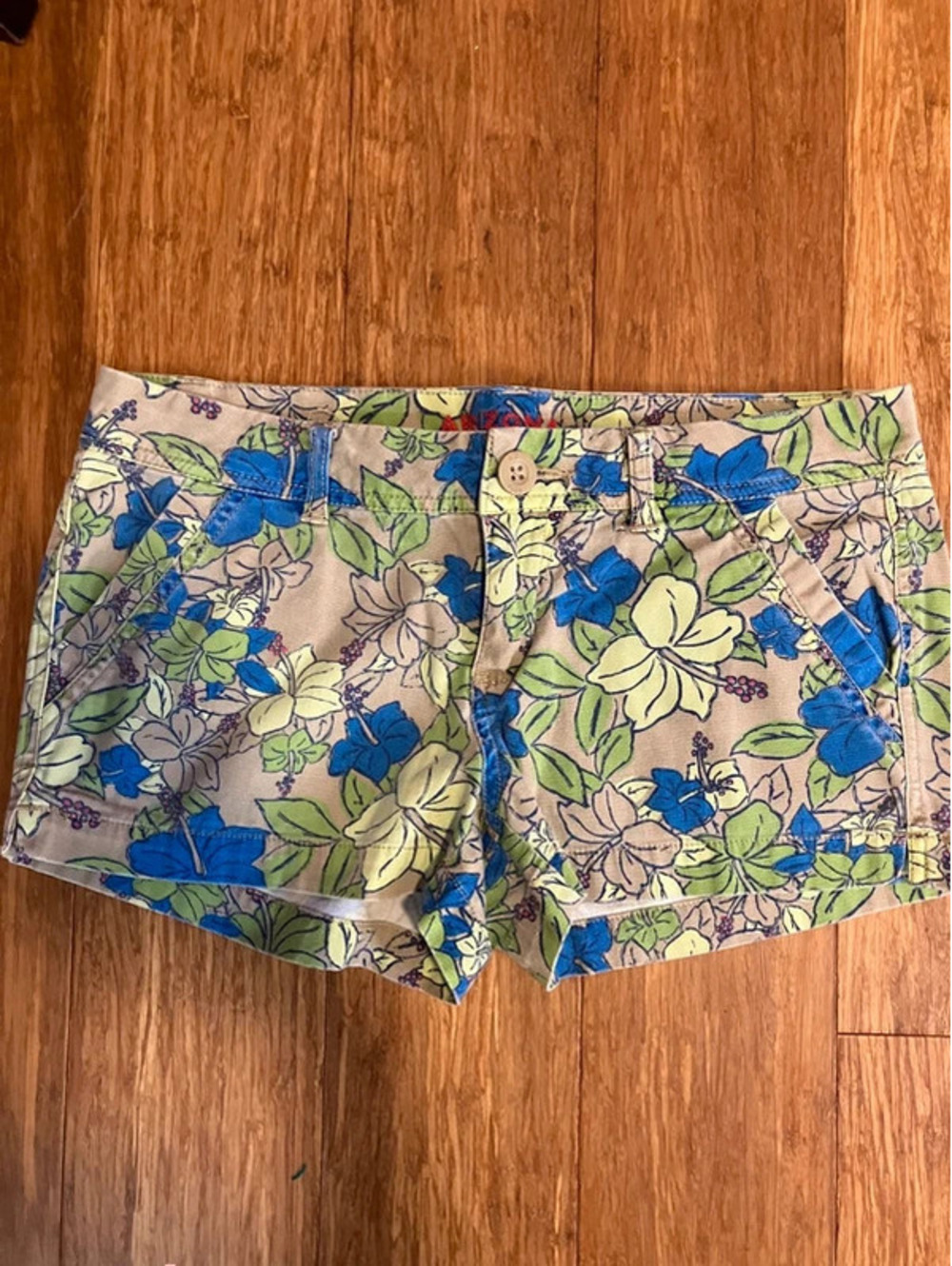 Arizona Jean Co Y2K Hibiscus Floral Shorts Juniors 5 Stretch Tropical Mini Khaki
